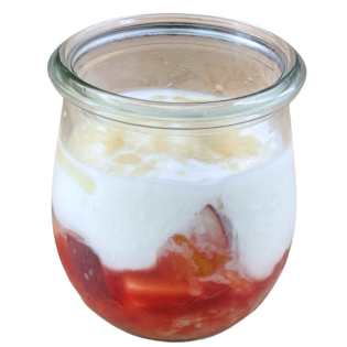 Fromage blanc, compotée de fruits de saison.